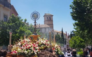 Granada multiplicó la celebración del Corpus