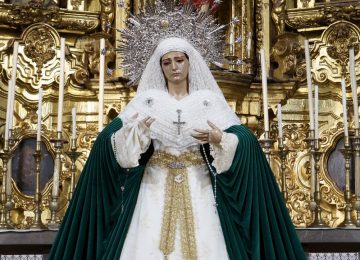 La Virgen de las Penas, con manto verde