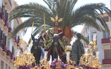 Málaga pone dos procesiones en la calle