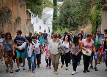 Granada se llena de turista en los puentes