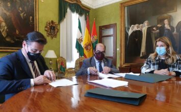 Firma del convenio entre Ayuntamiento y Federación