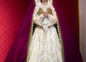 María Santísima del Consuelo luce corona