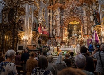 El arzobispo deja a Granada, por ahora, sin procesiones
