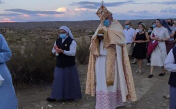 GUADIX. El obispo bendijo los campos de la diócesis desde Face Retama