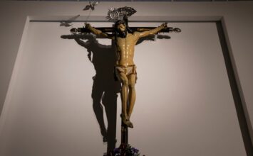 Presentado el Cristo de la Salud tras su restauración