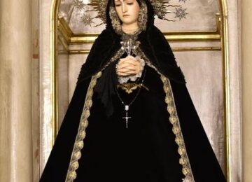 La Virgen de los Dolores de luto