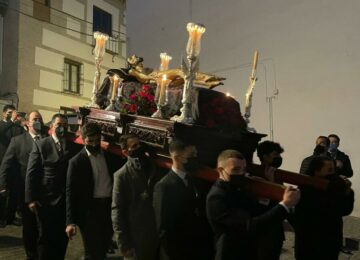 El Señor del Santo Sepulcro salió en víacrucis