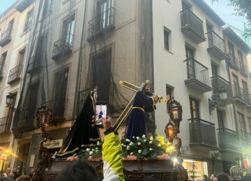 La Zubia procesiona por la capital