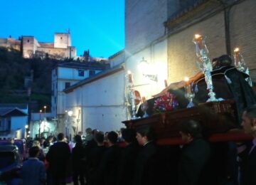 Tarde de víacrucis en el bajo Albaicín