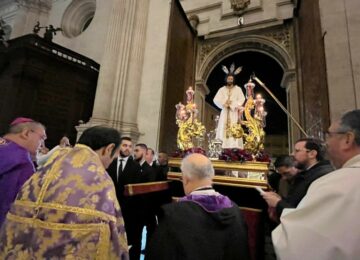 Granada recorrió el víacrucis con el Cautivo